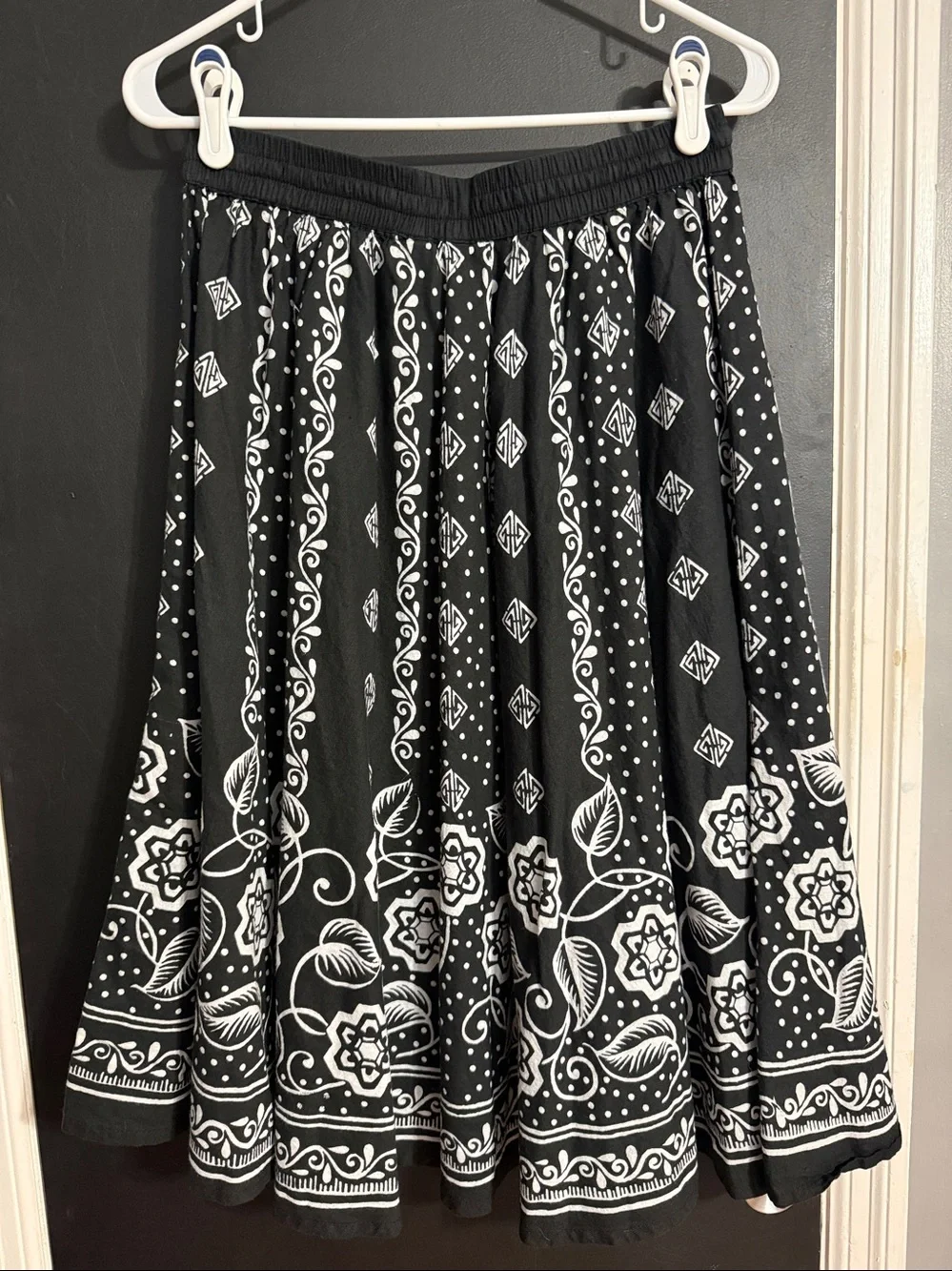 Jackpot Print Midi Elastic Waist Batik Skirt Size: OSFM Length: 26”